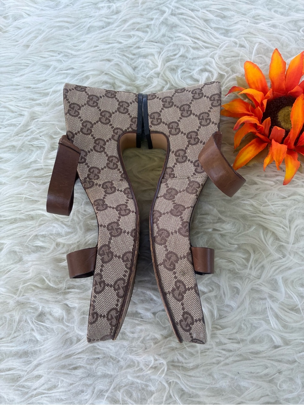 One day sale 🌺GORGEOUS VINTAGE GUCCI PLATFORM SANDALS🌺 - Picture 4 of 13